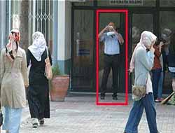 Başörtülü Öğrenciyi Engelleyen Profesöre Hapis Cezası