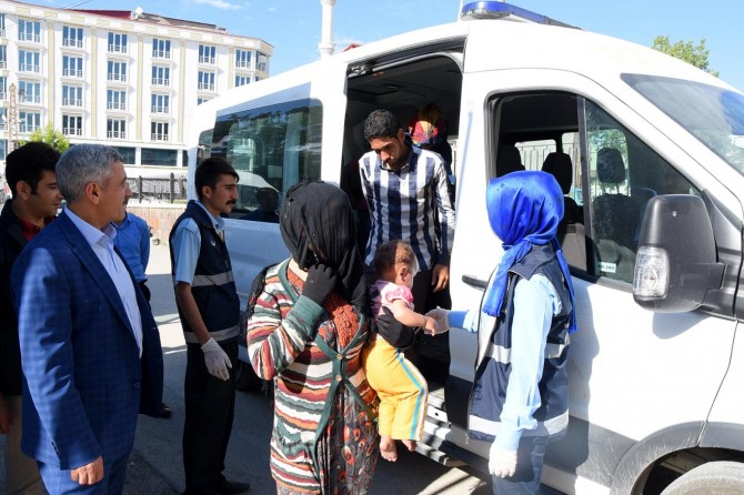 Bayram öncesi zabıta ekipleri dilencileri topladı