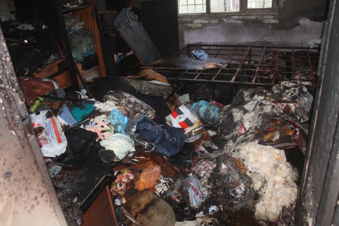 İftar vakti elektrik kontağından çıkan yangın evi kül etti