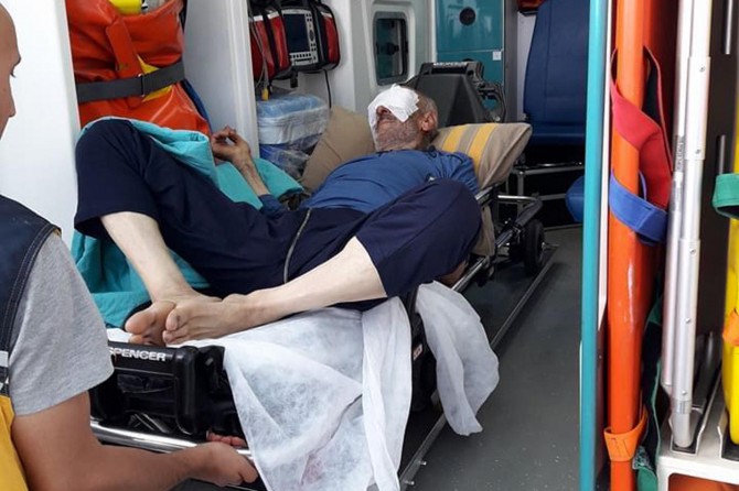 Darp edilen yaşlı adam gözlerini kaybetti