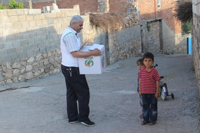 Mardin'de yetim ailelere yardım