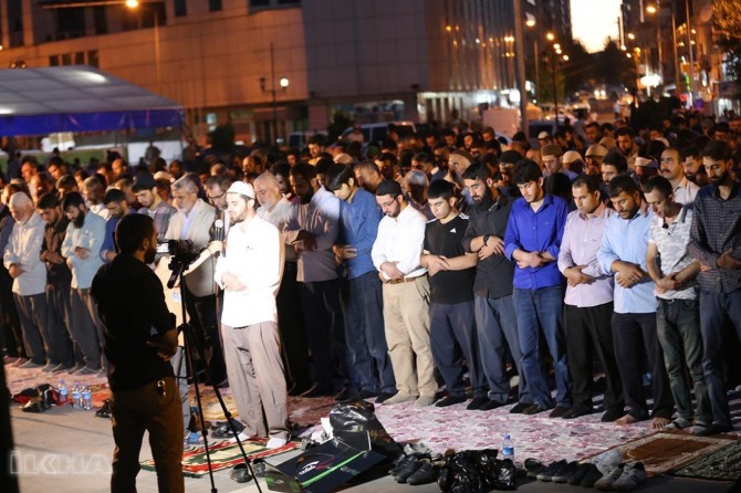 Di Roja Qudsê de ji Diyarbekirê bang: Em xwe bi çiqilên dara wehdetê ve bigrin