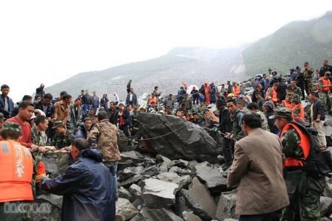 Li Çînê gundek di bin axê de ma