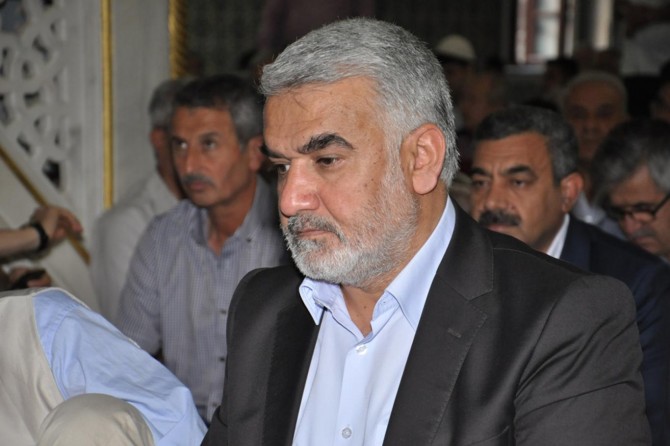 HÜDA PAR Genel Başkanı Yapıcıoğlu bayram namazını Batman’da kıldı