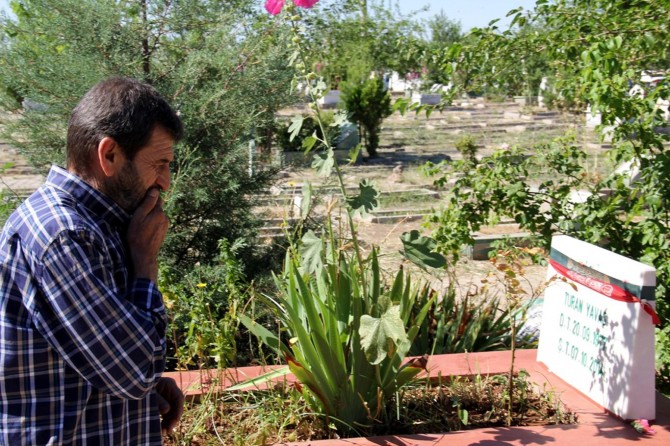 "En mutlu günümüzde Şehitlerimizi ziyaret etmek bizim için şereftir"
