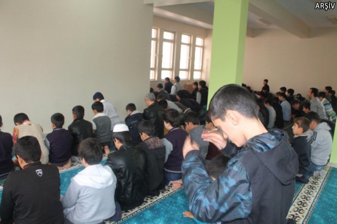 Yeni eğitim kurumlarına mescit şartı