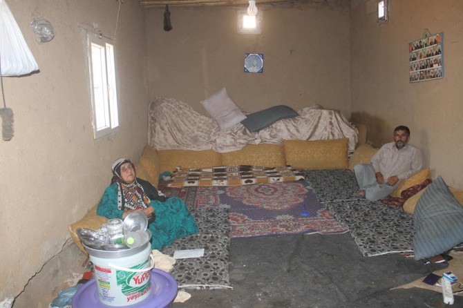 Tek odalı evde yaşam mücadelesi veren aile: Bayram bile yapamadık