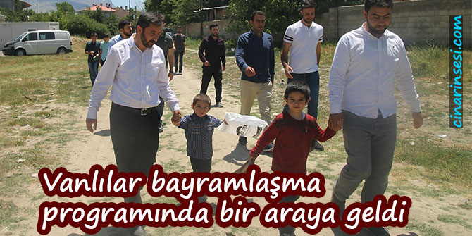 Vanlılar bayramlaşma programında bir araya geldi