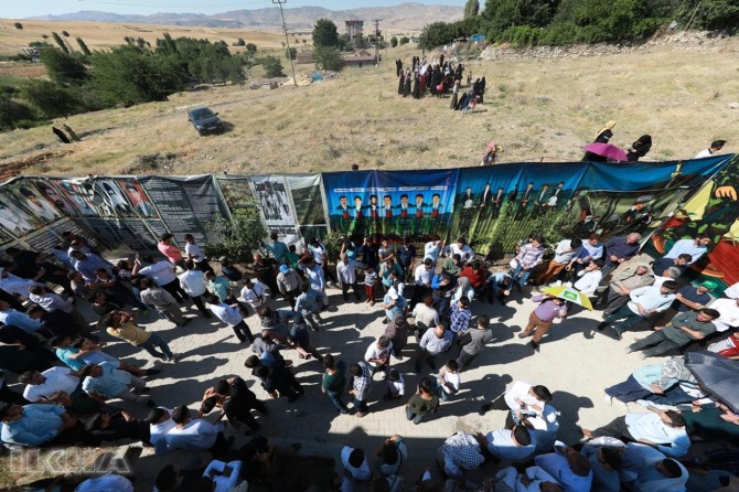 Şehîdiya Sûsayê û mizgefta ku lê qetlîam hat kirin bi şikleke girseyî hat ziyaretkirin