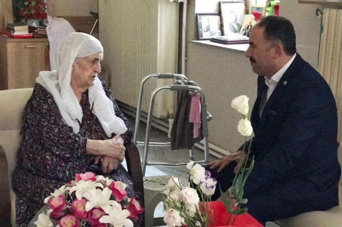 HÜDA PAR'dan Darülaceze'deki yaşlılara ziyaret