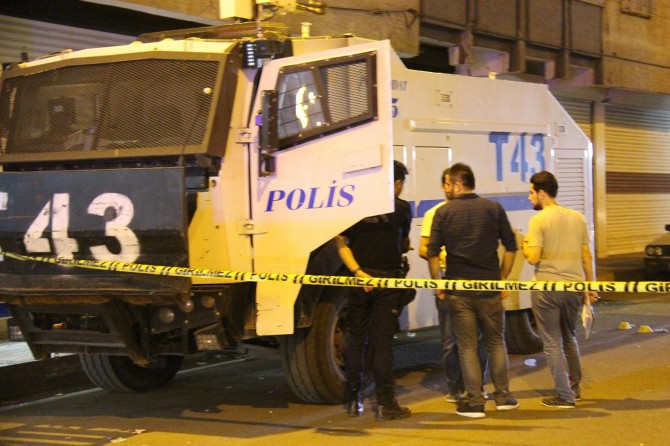 Diyarbakır Bağlar Emek Caddesi'nde TOMA’ya bombalı saldırı