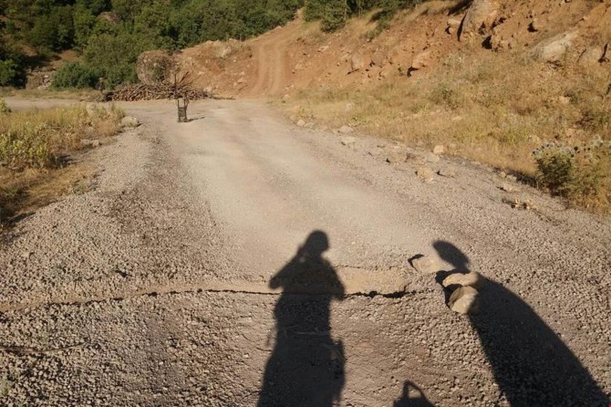 Yola döşenen patlayıcılar imha edildi