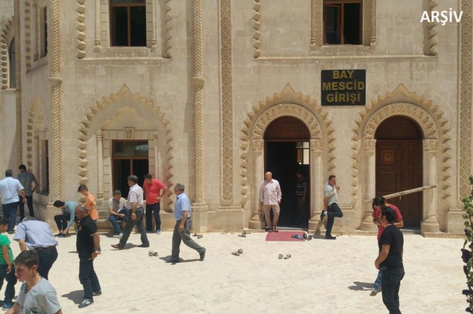 Mardin'de cuma namazına elektrik engeli