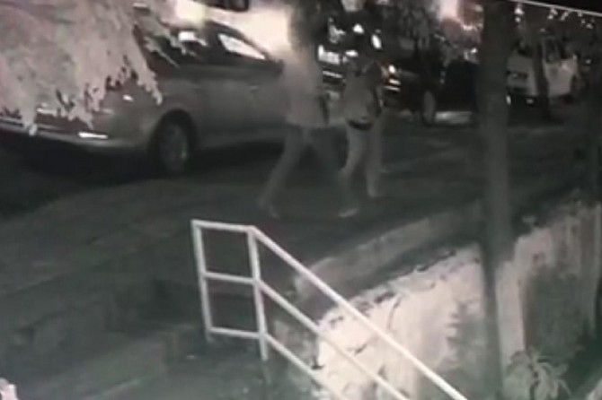 ​Diyarbakır'da genç kızın kapkaça uğraması güvenlik kamerasına yansıdı