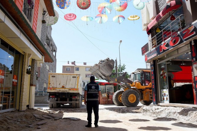 İpekyolu Belediyesinden yol çalışması