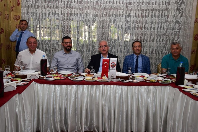 Vali Tuna turizmcilerle bir araya geldi