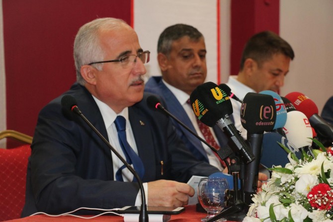 Şanlıurfa Valisi Tuna basın mensuplarıyla vedalaştı