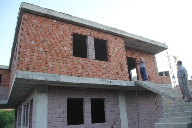 ​Yarım kalan taziye evi için yardım talebi