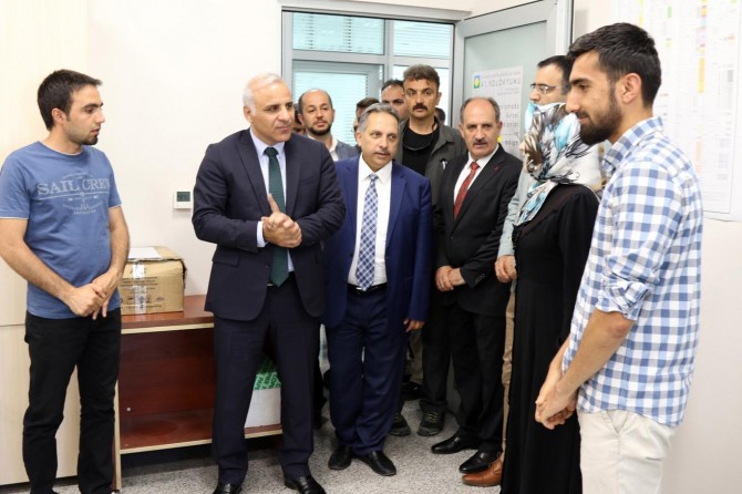 Van Valisi Zorluoğlu belediyedeki görevine başladı