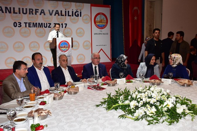 Şanlıurfa Valisi Tuna halkla vedalaştı