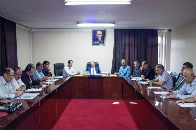 Vali Ustaoğlu belediye birim amirleriyle ilk toplantısını yaptı