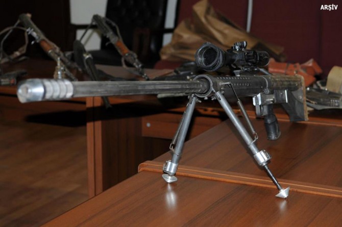 Bir PKK'li keskin nişancı silahıyla yakalandı