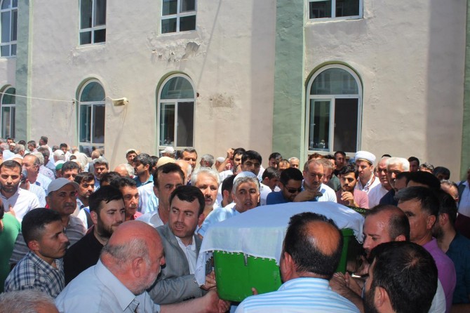 HÜDA PAR Sözcüsü Yavuz'un annesi defnedildi