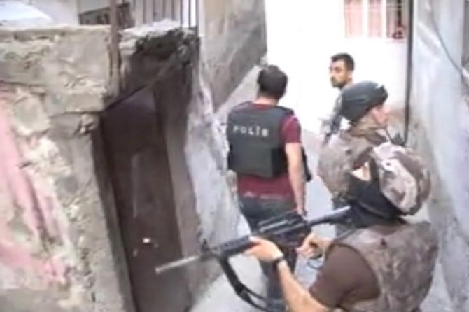 Diyarbakır’da hava destekli şafak operasyonu