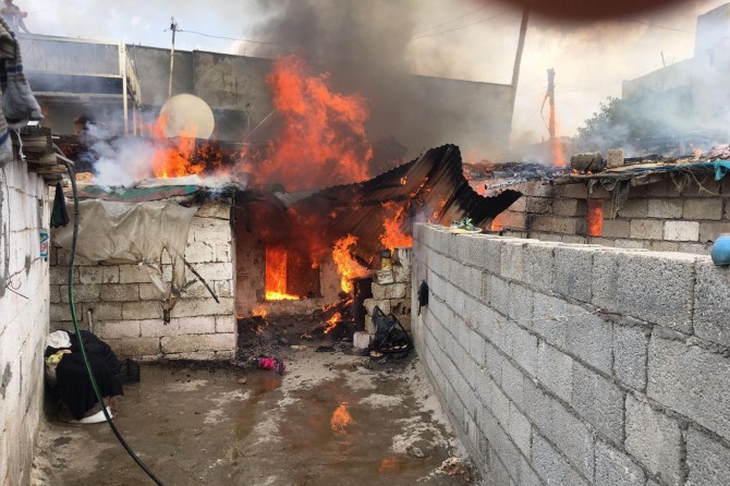 Yanan ev kullanılamaz hale geldi