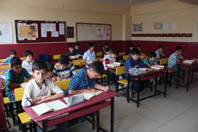 Yaz okulları öğrencilerle doldu taştı