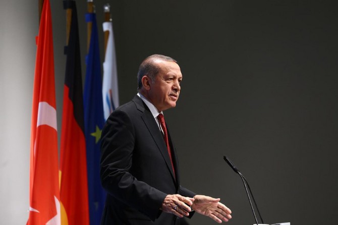 "Adalet yürüyüşü yapanlar partilerinde genel başkanlığa aday olanlara o hakkı vermiyorlar"