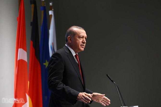 Erdogan: “Demîrtaş terorîstekî ku 53 birayên min ên Kurd daye kuştin e”
