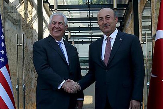 Çavuşoğlu ABD'li mevkidaşı Tillerson ile görüştü