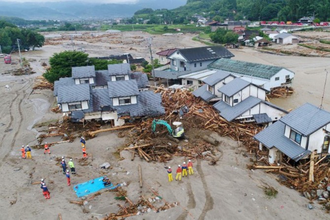 Japonya'da sel felaketi: 18 ölü foto
