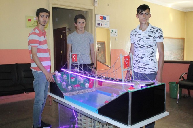 15 Temmuz Şehitler Köprüsü'nün maketini yaptılar