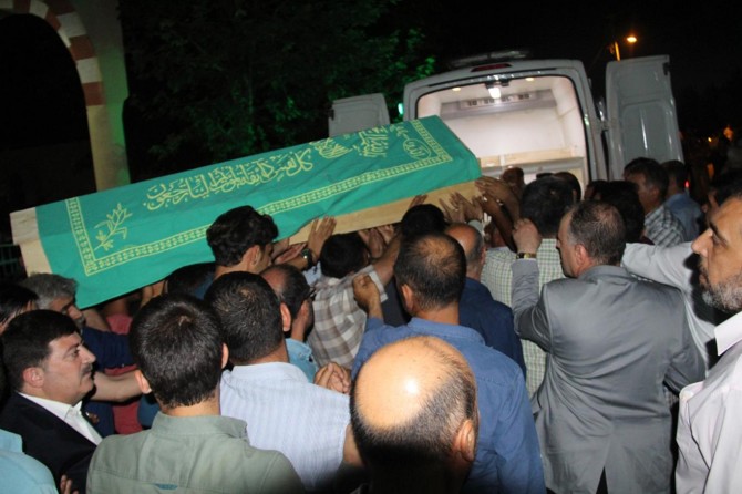 Bursa'daki kazada hayatını kaybeden Kız Kur’an kursu öğrencileri ​Diyarbakır'da defnedildi