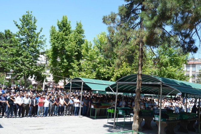 Suriyeli anne ve bebeği için Kayseri’de gıyabi cenaze namazı kılındı