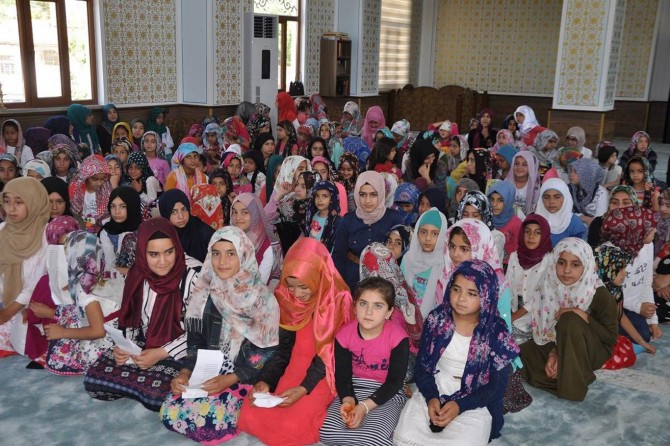 ​Elazığ Palu'da çocuklar 15 Temmuz şehitleri için Yasin-i Şerif okudu