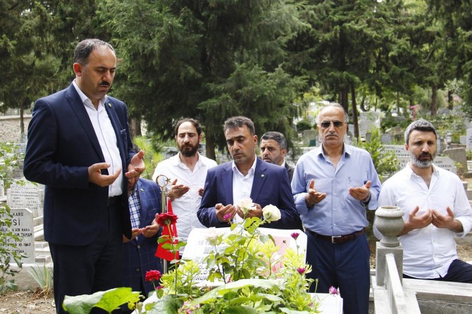 HÜDA PAR'dan 15 Temmuz şehitlerinin kabirlerine ziyaret