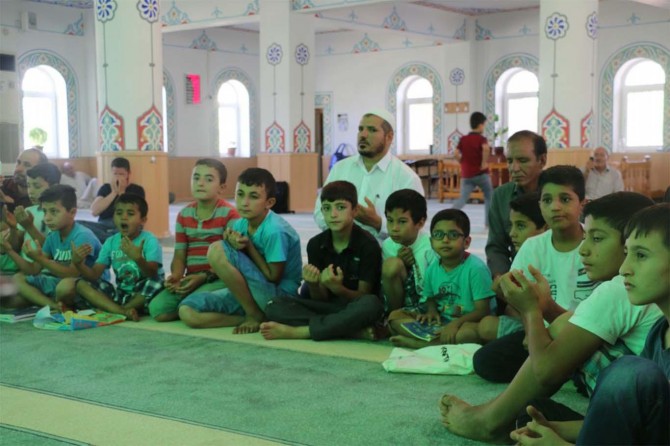 ​Şanlıurfa Haliliye'de Kur’an Kursu öğrencilerinden 15 Temmuz’u anma programı