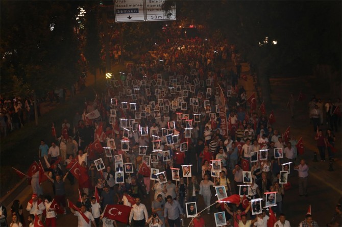 Ankara’da yüzbinler tekbirlerle meclise yürüdü