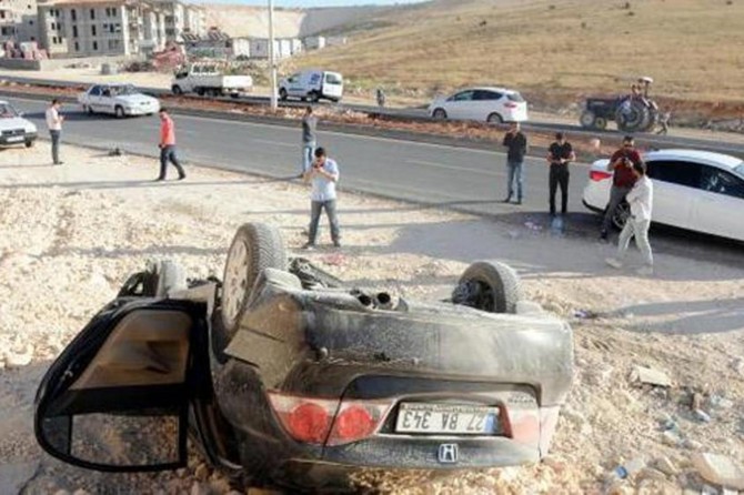 Gaziantep Şehitkamil Beykent Mahallesi'nde otomobil devrildi: 4 yaralı