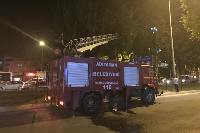 Adıyaman’da itfaiyeden kedi kurtarma operasyonu