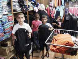 Adana Umut Der "Okul Malzemesi Yardımı" Yapıyor