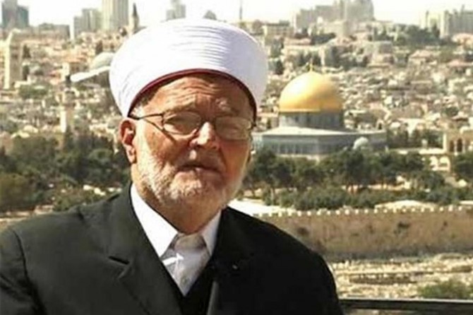 Siyonist İsrail askerleri Mescid-i Aksa hatibi Şeyh Sabri'yi yaraladı