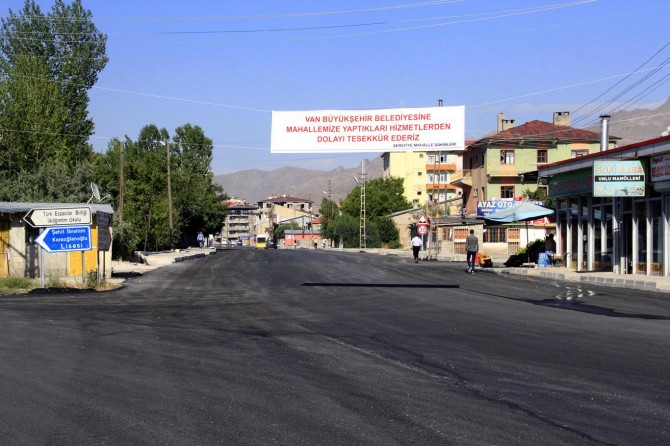 Van Büyükşehir Belediyesine pankartlı teşekkür