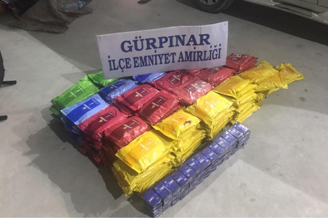 Van Gürpınar'da kaçak sigara ve nargile tütünü ele geçirildi