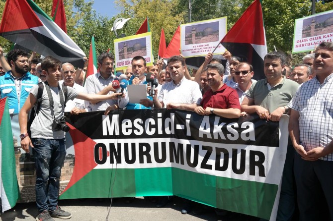 Siyonist çeteye karşı durmak namus borcu olmuştur