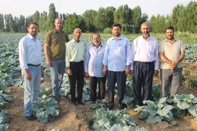 HÜDA PAR Muş teşkilatı çiftçileri tarlada ziyaret etti