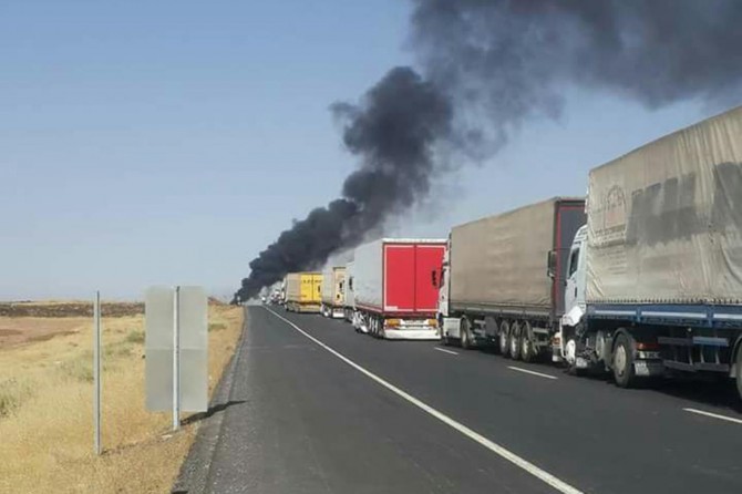 Uluslararası Karayolunda yolcu otobüsü ile akaryakıt yüklü tanker çarpıştı: 1 ölü 3 yaralı